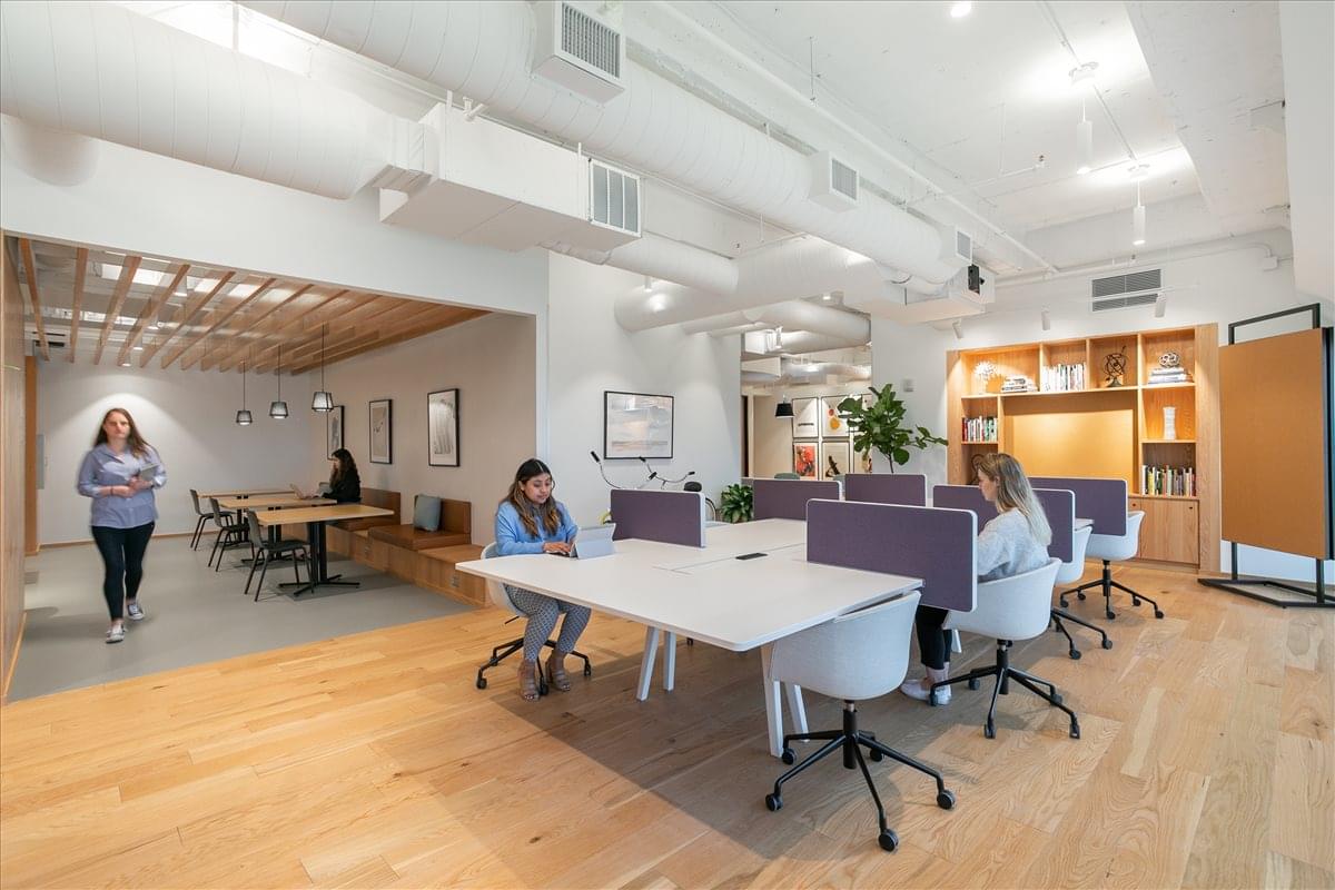The Colonnade, 15305 Dallas Pkwy Office Space - Addison