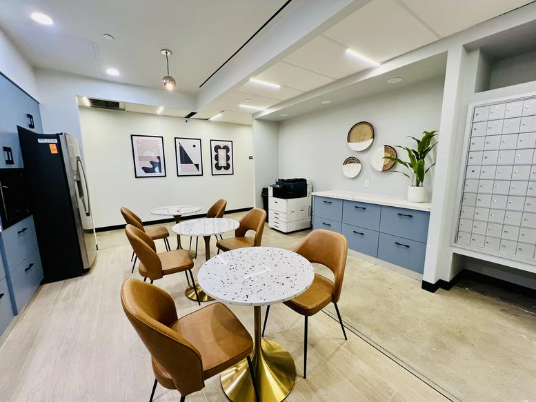 307 West 38th Street, 16th Floor Office Images
