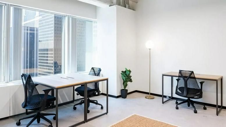 24 East Washington Street, 8th Floor Office Images
