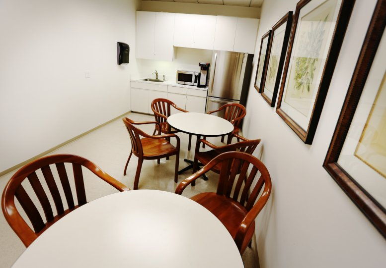 21900 Burbank Blvd, 3rd Fl Office Space - Woodland Hills