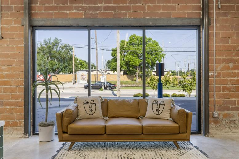 1207 South Lewis Avenue, Suite C Office Images