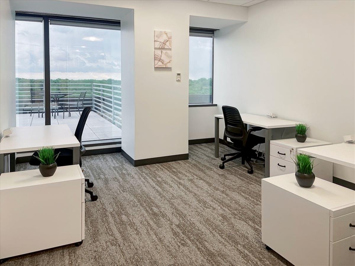 999 Oakmont Plaza Dr, 5th Floor Office Space - Chicago