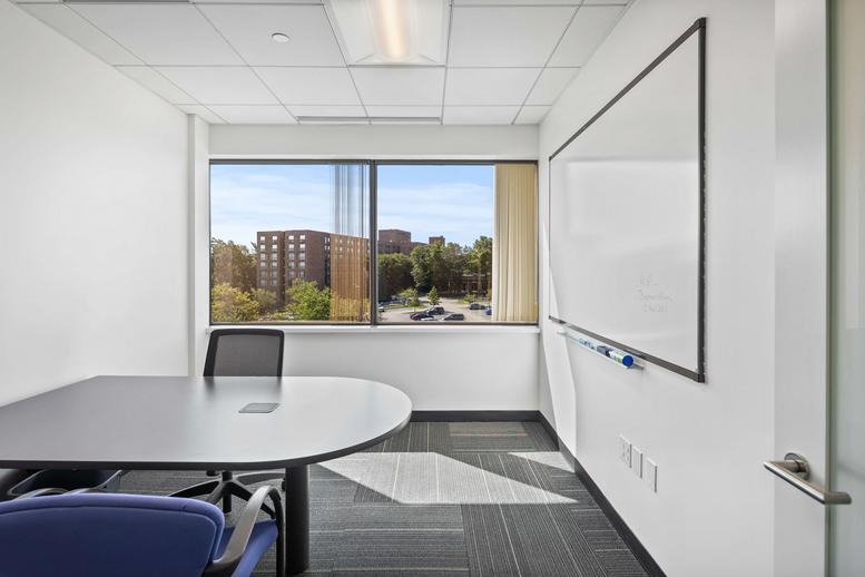 10 Burlington Mall Road, Suite 301 Office Images