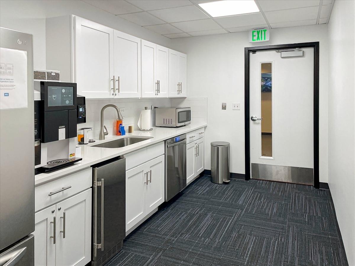 4200 Fashion Square Boulevard Office Images