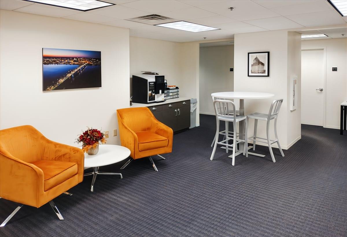 416 Main St available for companies in Peoria