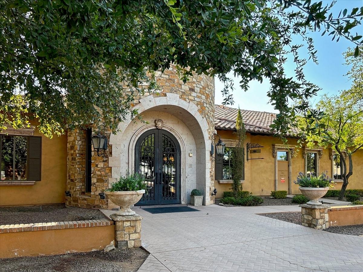 890 West Elliot Road available for companies in Gilbert
