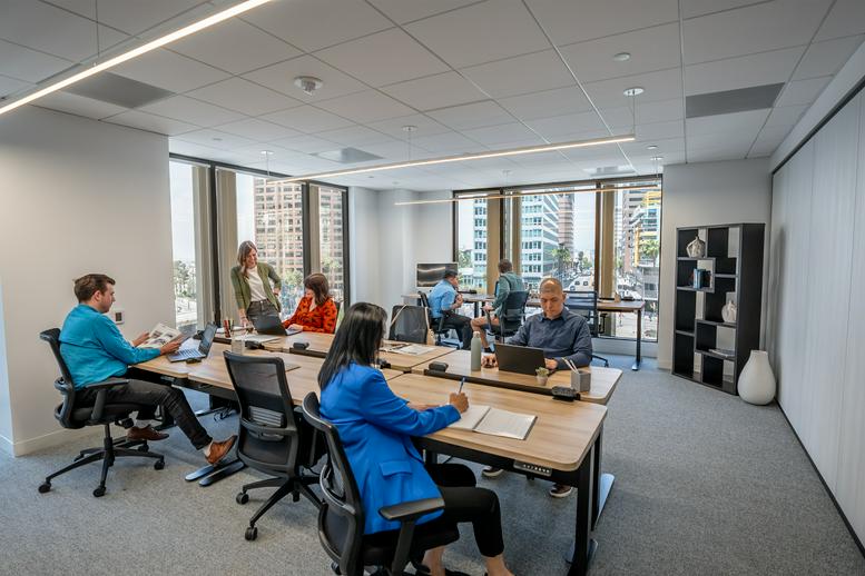 915 Wilshire Boulevard Office Images