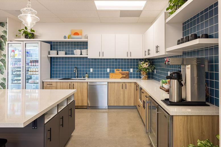 10080 North Wolfe Road, SW3–200 Office Images