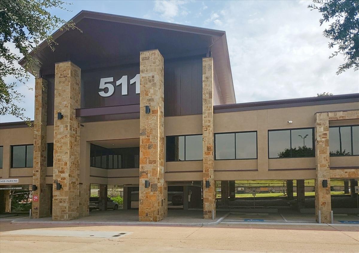 511 University Drive East available for companies in Bryan