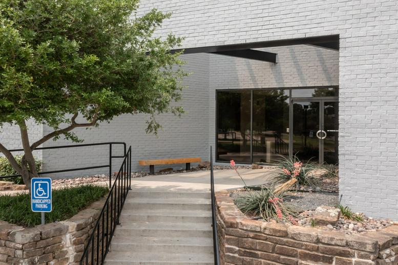 13465 Midway Rd Office Images