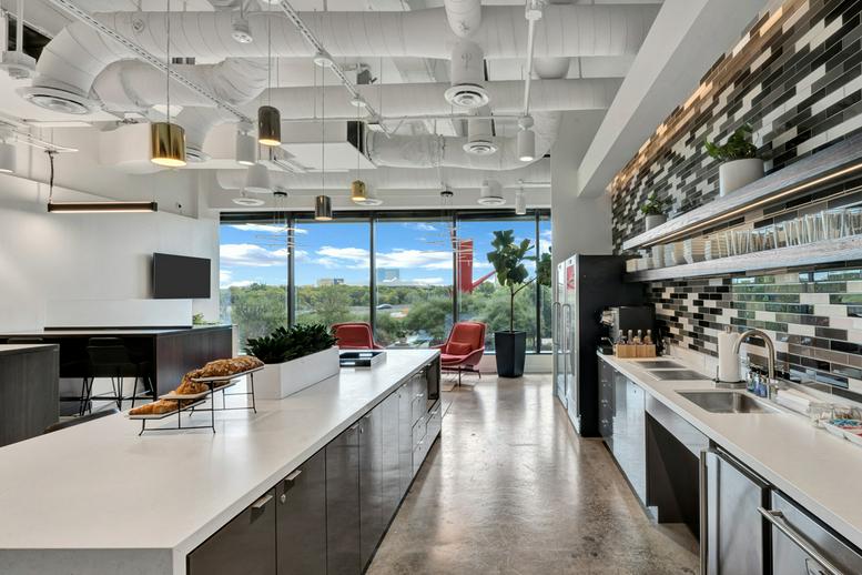 3201 Dallas Parkway, Suite 200 Office Images