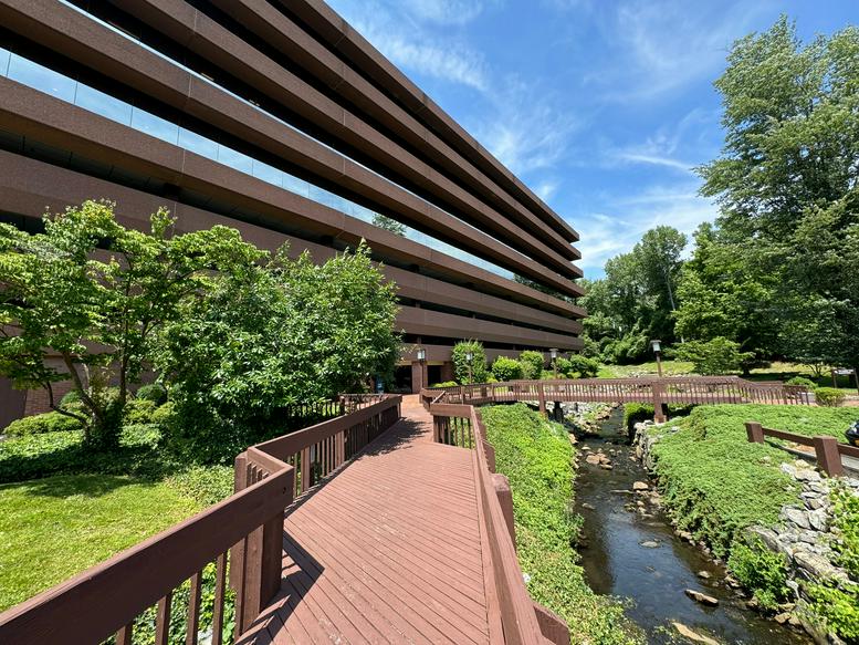 120 White Plains Road available for companies in Tarrytown