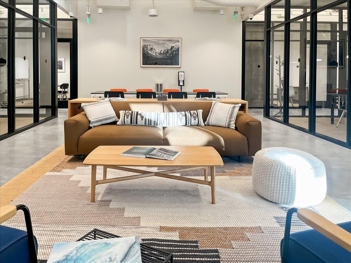 101 E Washington Office Images