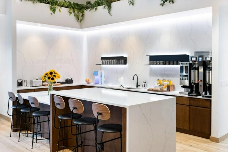 808 Wilshire Boulevard available for companies in Santa Monica