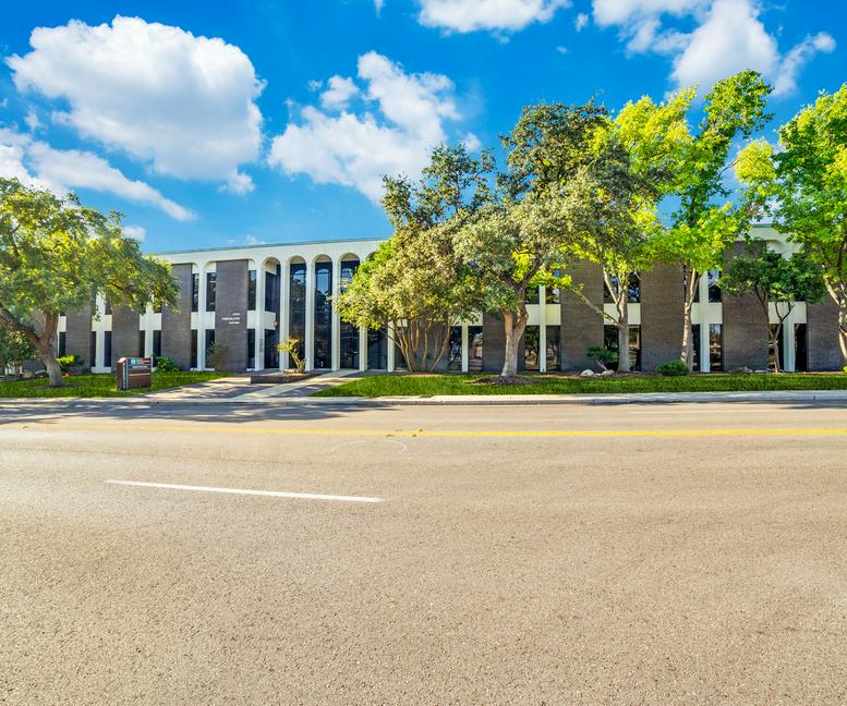 4414 Centerview Drive Office Images