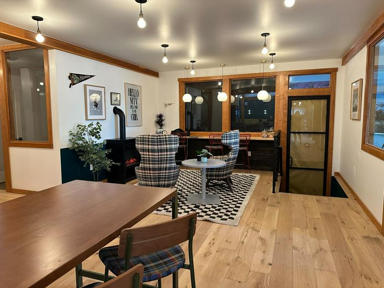 1716 W Babcock Street Office Images