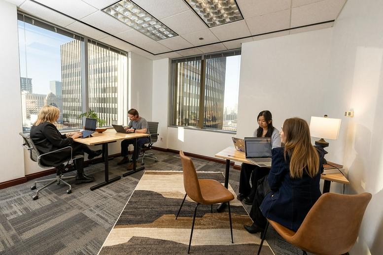 180 North Stetson Avenue, 35th Floor Office Images