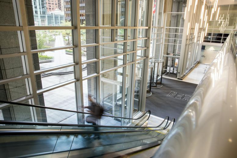 180 North Stetson Avenue, 35th Floor Office Images