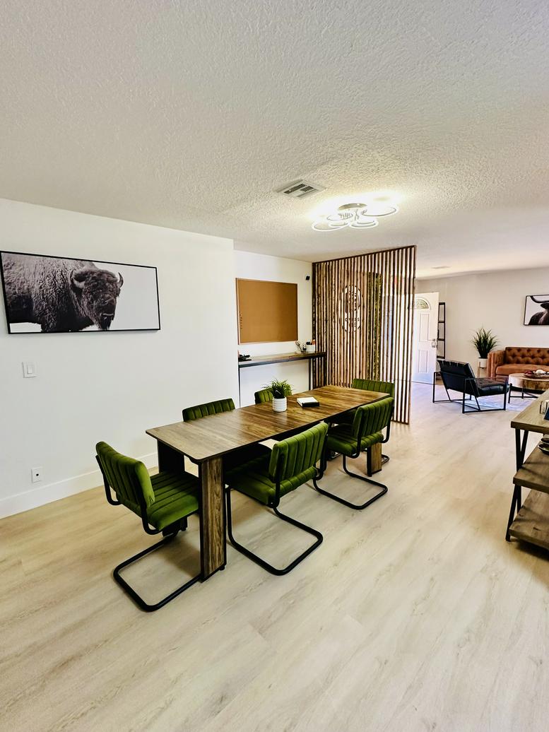 Photo of Office Space on 2555 N Pine Ave, Ocala, FL 34475 Ocala 