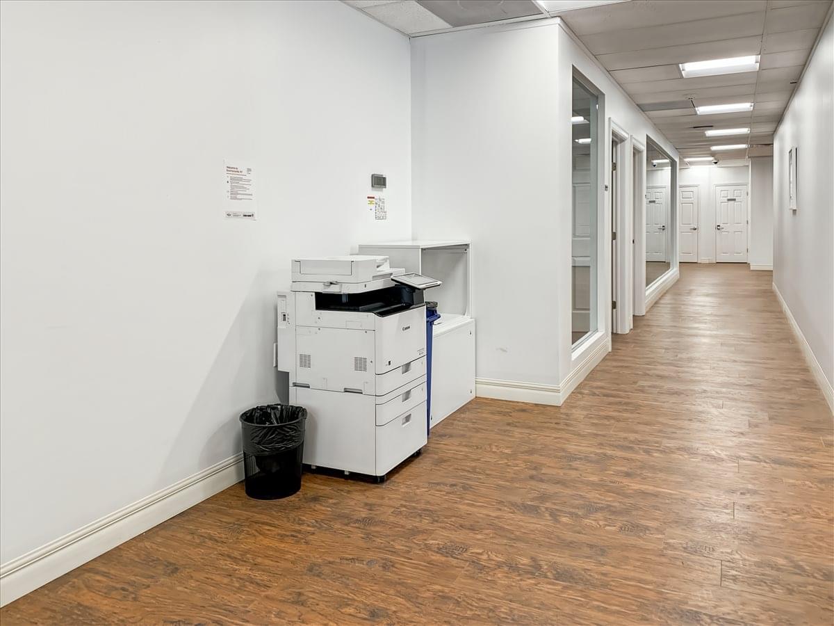 5360 Genesee Street, Suite 203 Office Images