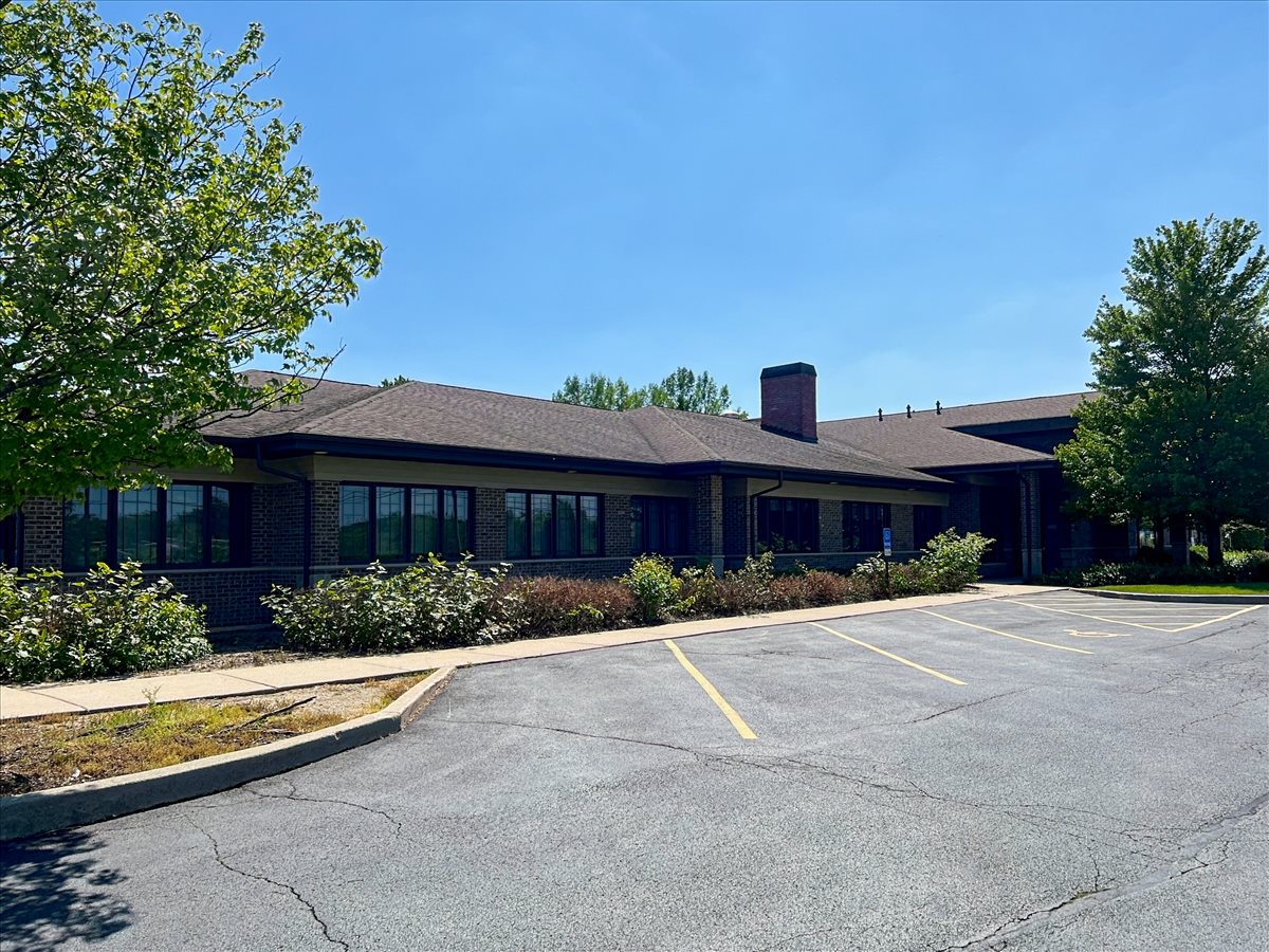 7777 W Lincoln Hwy available for companies in Matteson