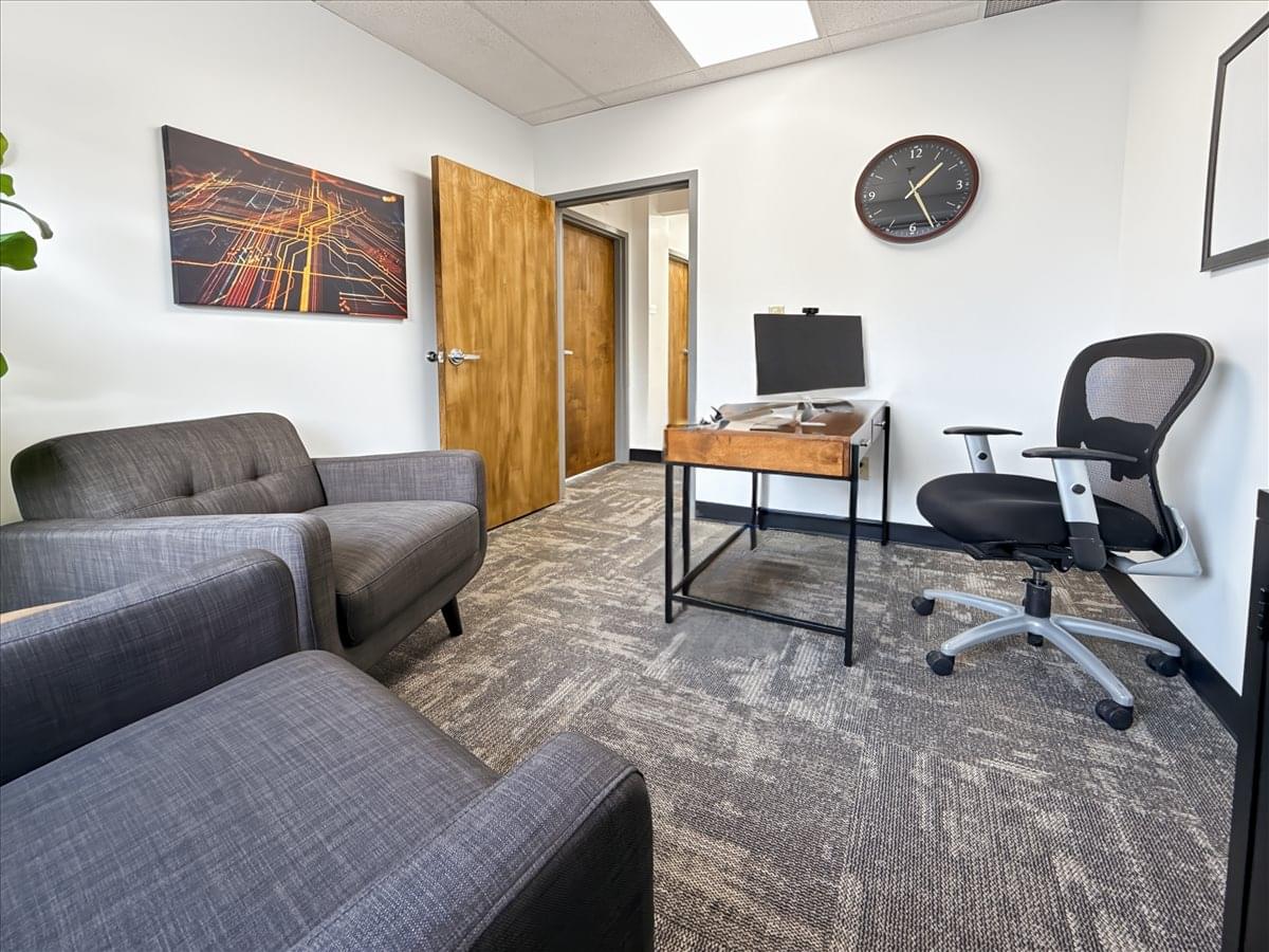 333 West Commercial Street, 3rd Floor Office Images