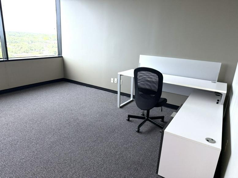 1880 South Dairy Ashford Road, Suite 630 Office Images