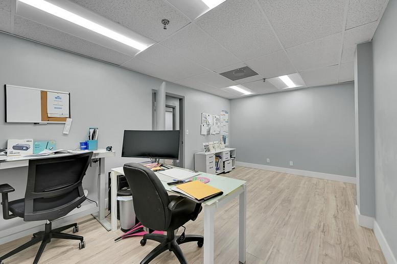 3001 Southwest 10th Street Office Images