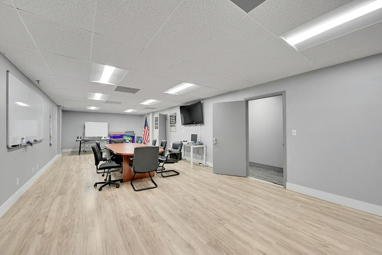 3001 Southwest 10th Street Office Images