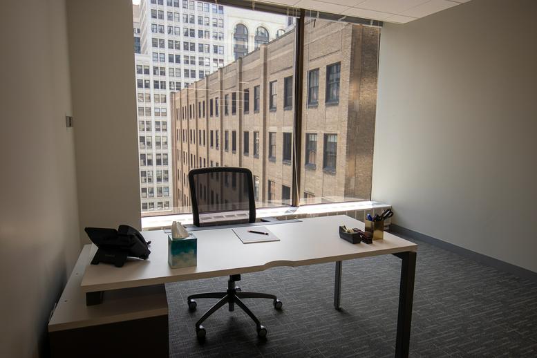 33, North Dearborn Street Office Images
