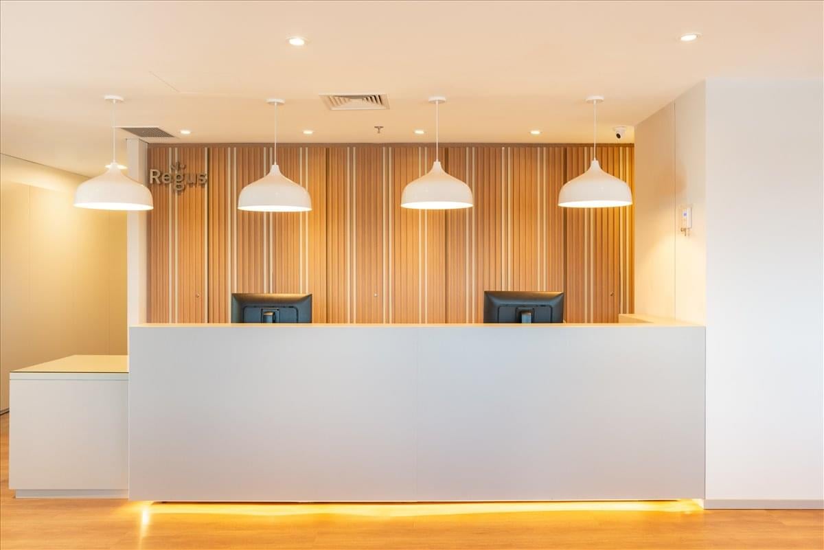 150 N. Michigan Ave Office Images
