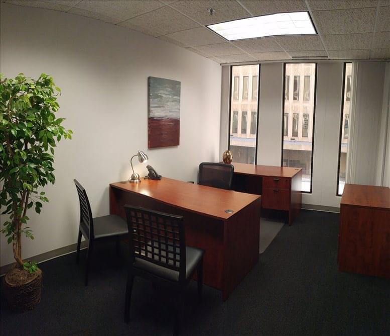 Gas Light Tower / Peachtree Center North available for companies in Atlanta