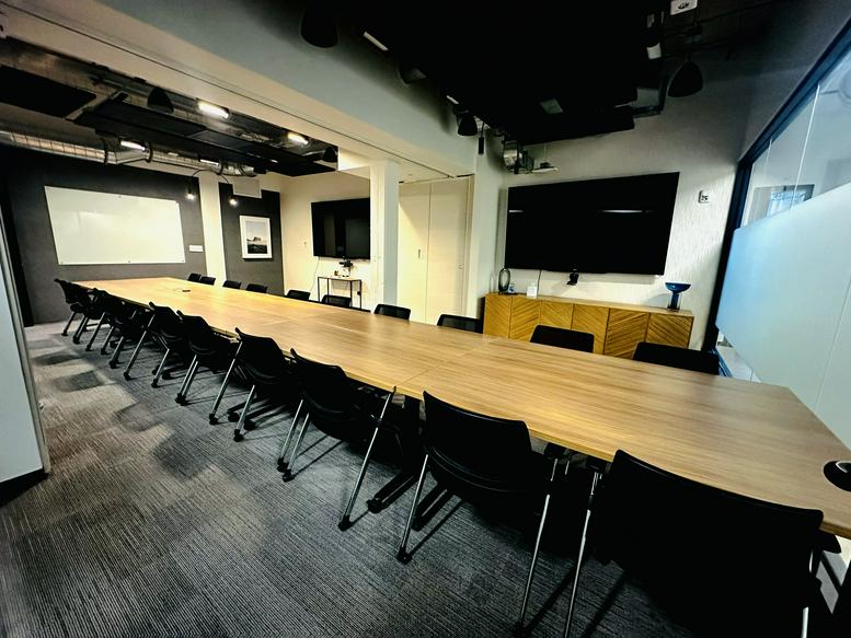 209, 10th Avenue South, Suite 560 Office Images