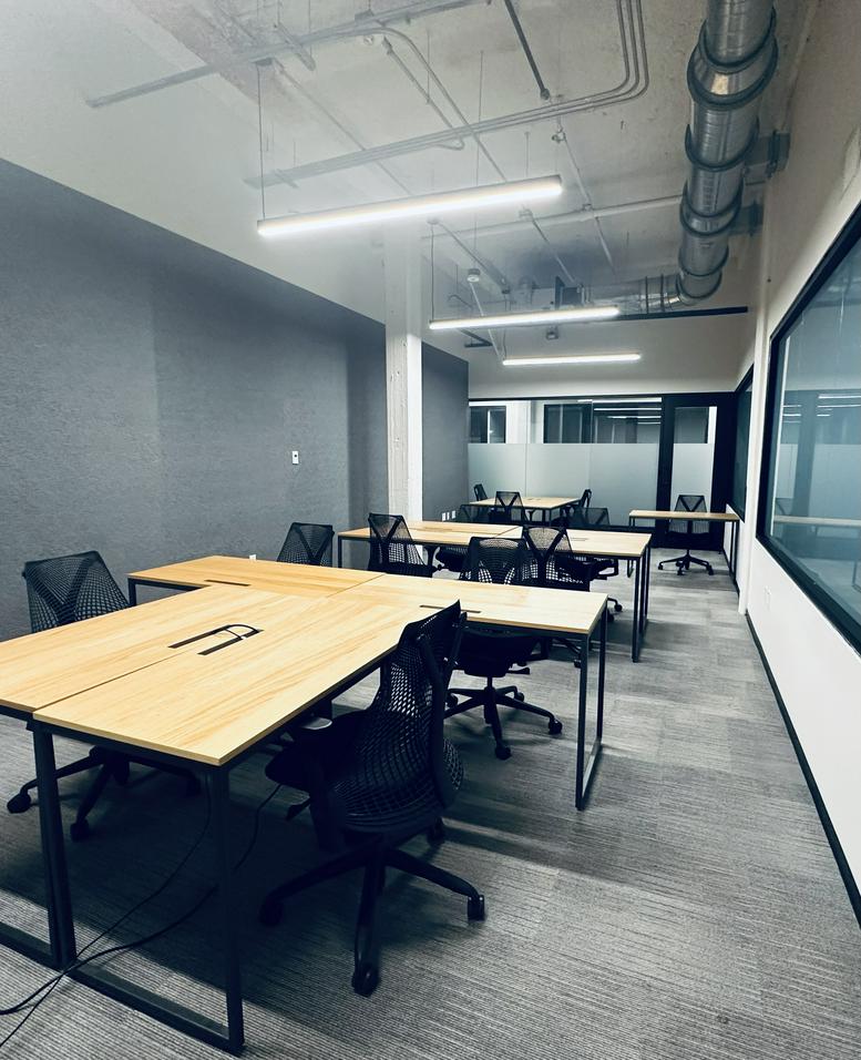 209, 10th Avenue South, Suite 560 Office Images