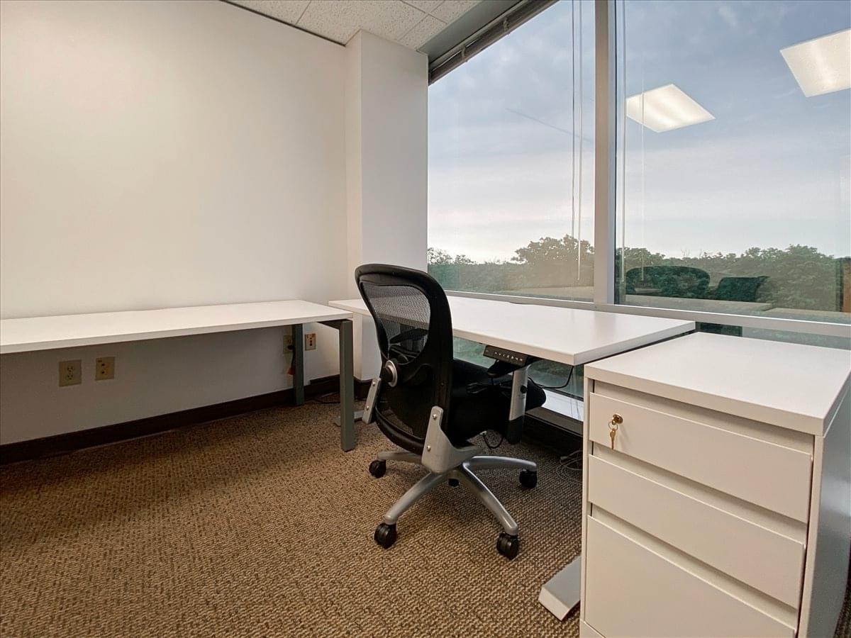 Towers of Kenwood, 8044 Montgomery Road, Kenwood/West Chester Office Space - Cincinnati