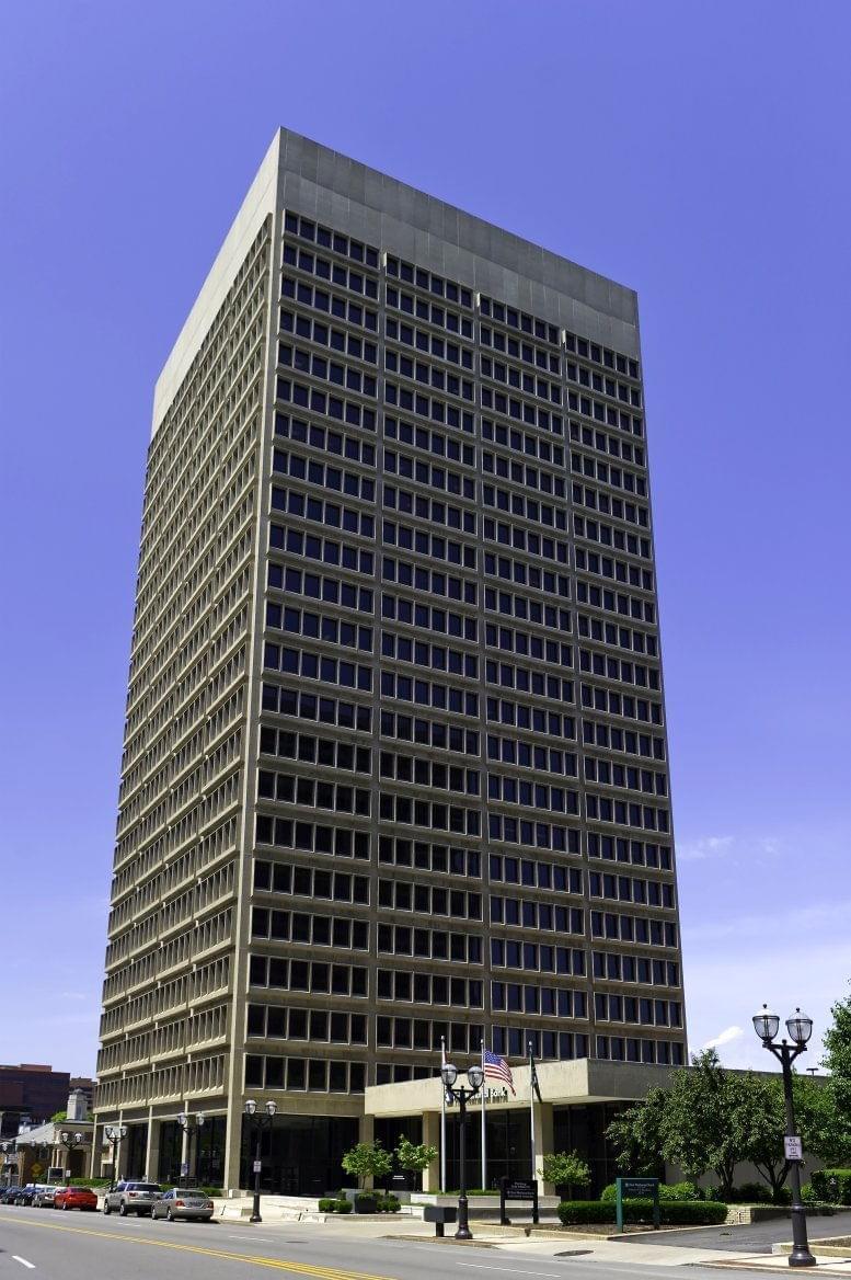 Pierre Laclede Center, 7733 Forsyth Blvd, Downtown Clayton Office Space - St Louis