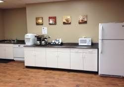 337 Vineyard Ave Office Images