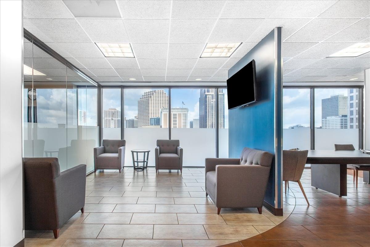 This is a photo of the office space available to rent on Poydras Center, 650 Poydras St, Central Business District