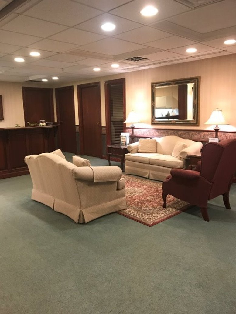 909 N Mayfair Rd, Wauwatosa Office Images