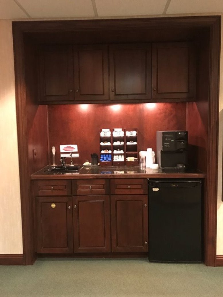 909 N Mayfair Rd, Wauwatosa Office Images