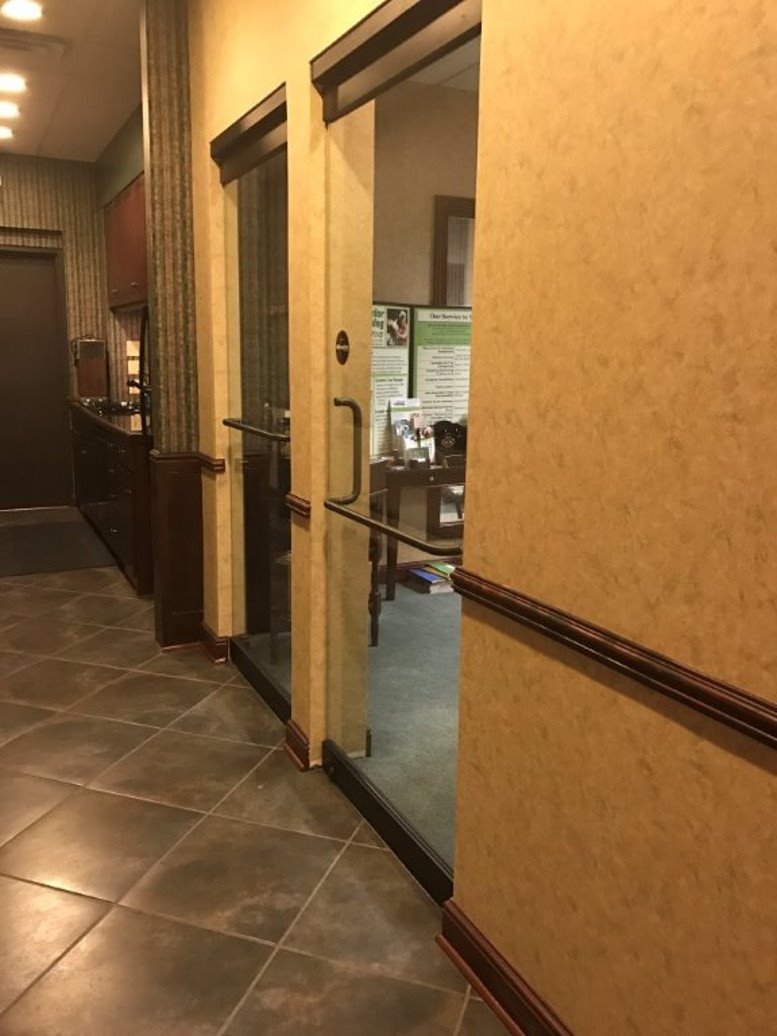 909 N Mayfair Rd, Wauwatosa Office Images