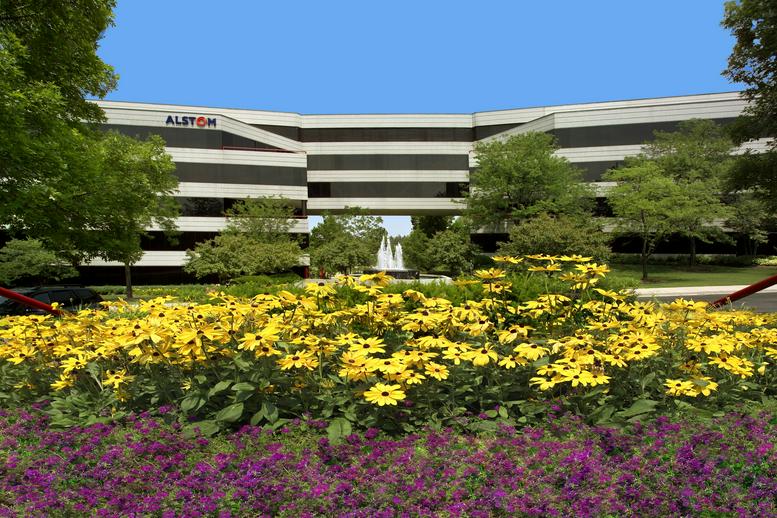 Corporetum Office Campus available for companies in Lisle