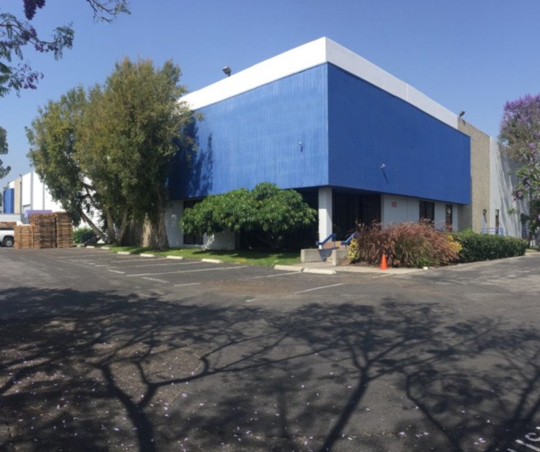 15736 Valley Blvd available for companies in West Covina