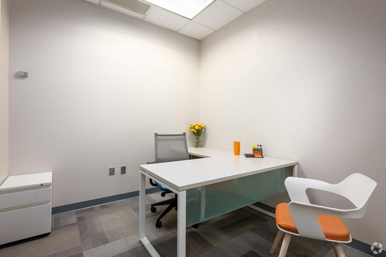 Picture of 806 Green Valley Rd, Guilford Hills Office Space available in Greensboro
