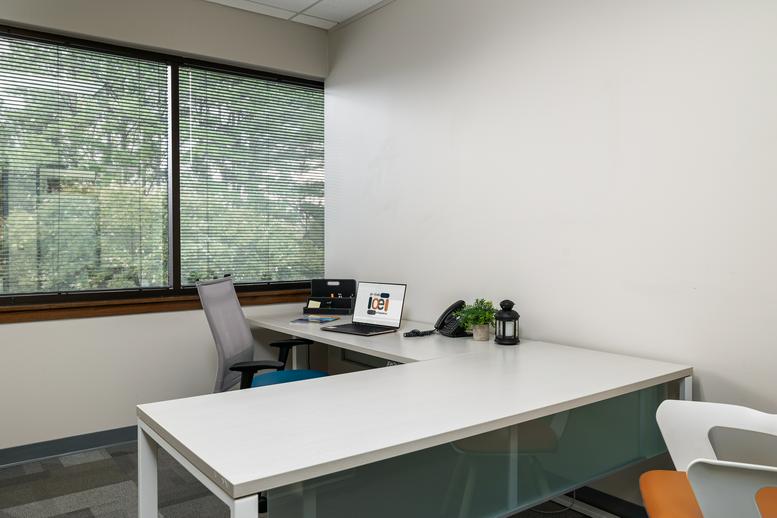 Office for Rent on 806 Green Valley Rd, Guilford Hills Greensboro 