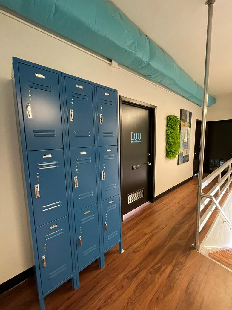 629 West 19th Street, Floor 2, Heights Common Office Images
