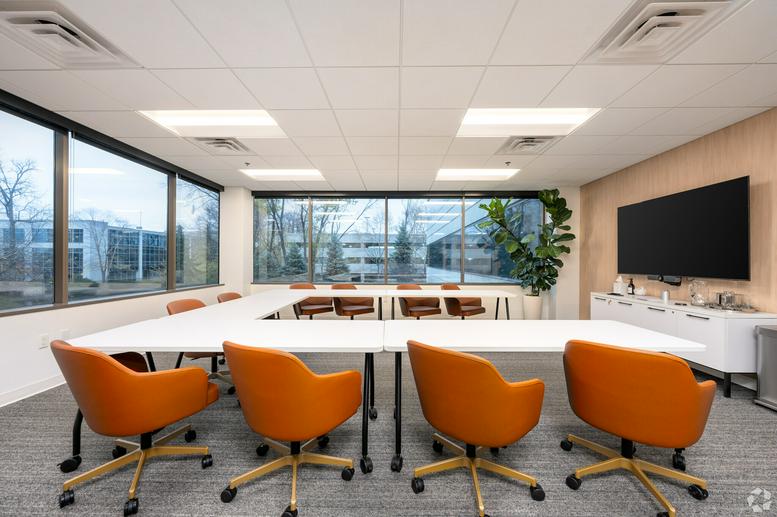 310 East 96th Street, Suite 200 Office Images