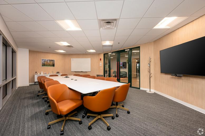 310 East 96th Street, Suite 200 Office Images