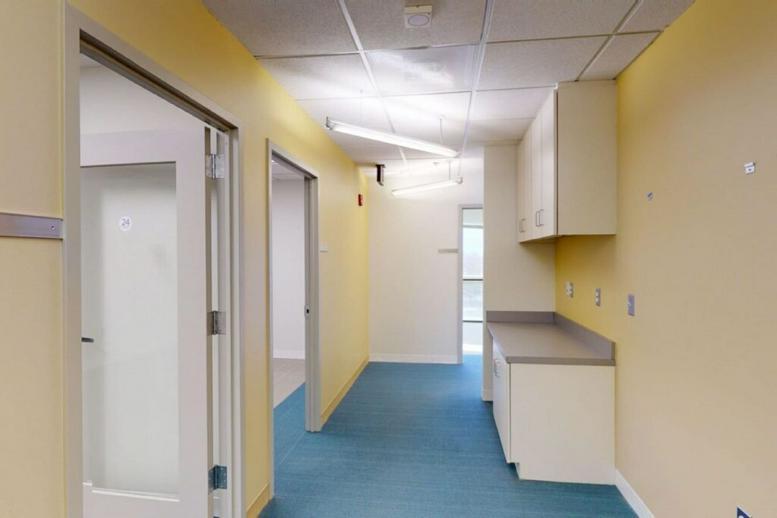 8320 Old Courthouse Road, Suite 500 Office Images