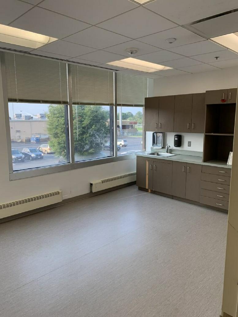 13975 Connecticut Avenue Office Images